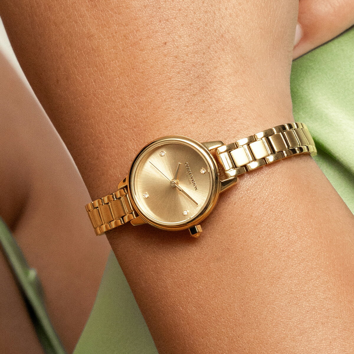 オリビア・バートン クラシック 23mm ミニ ゴールド ブレスレット レディース ウォッチ OLIVIA BURTON