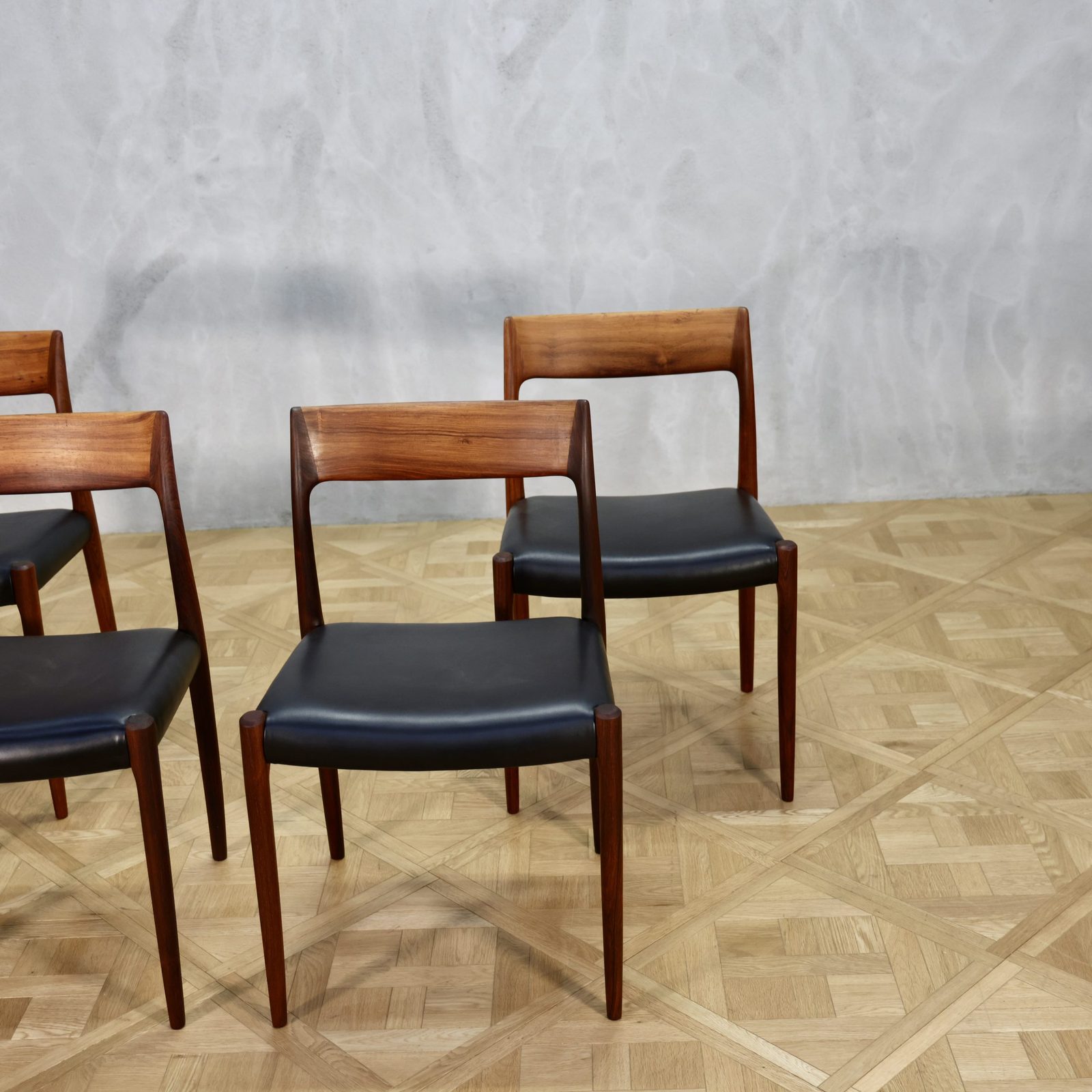 ニールス・O・モラー Model 77 ダイニングチェア ローズウッド材 1脚 J.L. Moller 北欧ヴィンテージ家具 Niels Otto Moller Model 77 Chair Rosewood｜モトファニチャー bfm-trading-10000312 moto furniture 北欧家具専門店 サンプル画像3