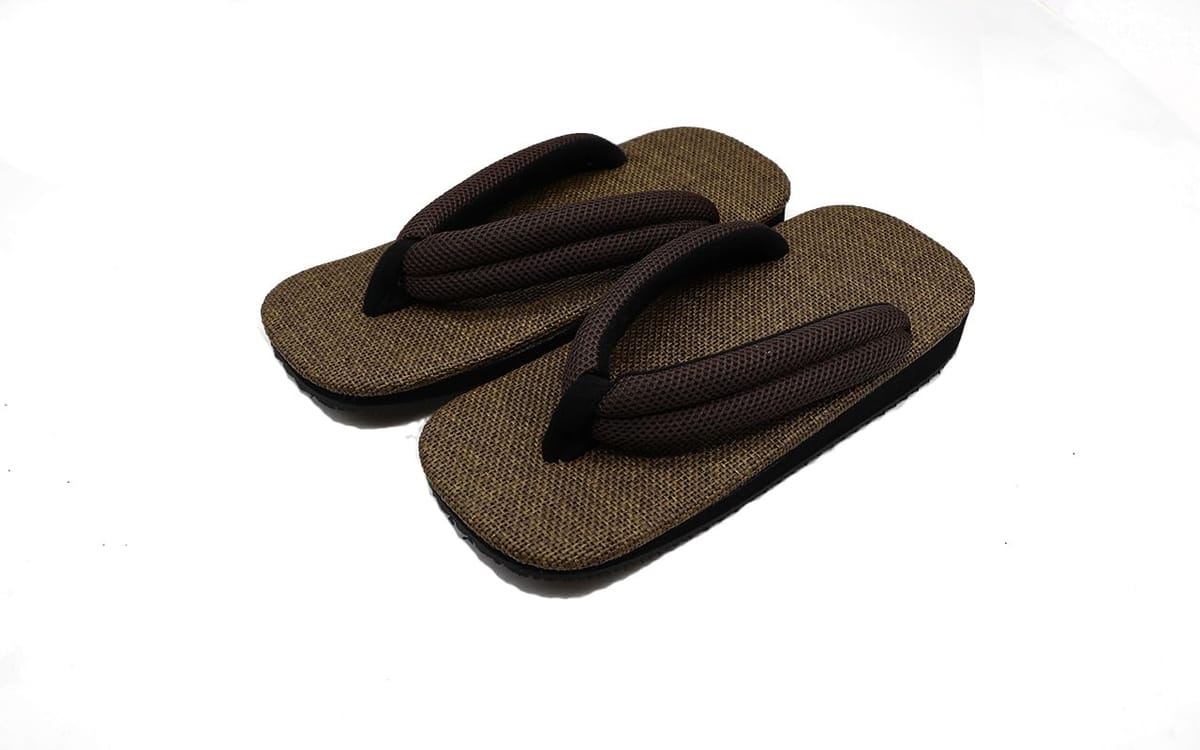 信貴 雪駄 STK‑16 黒アメ底 日本製 メンズ／ユニセックス＜8.3寸～9寸＞畳風インソール & メッシュ鼻緒