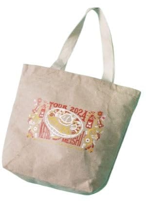 ケツメイシの「KTM TOUR 2024」リネンワイドトートバッグが登場！このトートバッグは、高品質な綿25%と麻75%の混合生地を使用しており、自然な風合いが魅力のNATURALカラーです。広々とした本体サイズは約W450mm×H390m...