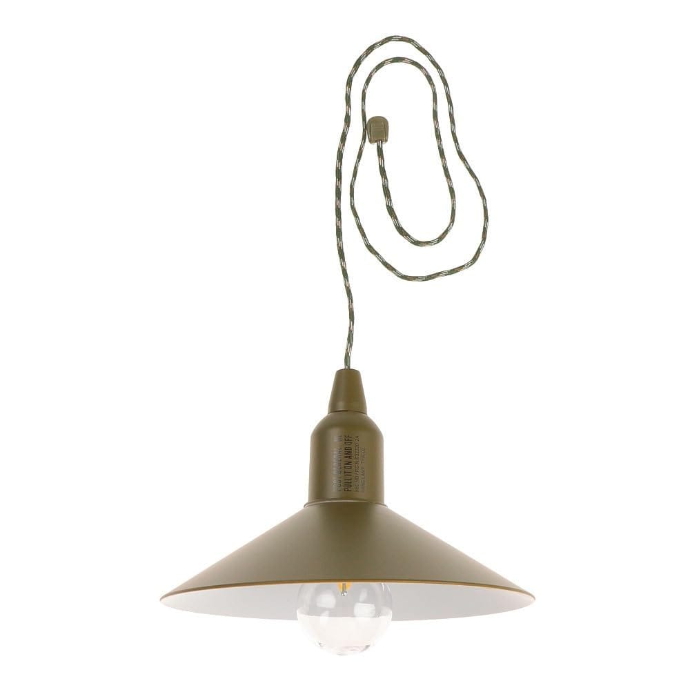 素材：ABS、PCサイズ：直径210×H175明るさ：LUMEN／50、LAST／24H単4電池×3本※電池は付属しておりません。 ●光が優しく広がるシェード付きのTYPE2。ソケットとシェード、電球が分割式で使わないときはコンパクトに収納でき、持ち運びにもかさばりません。コードを引っ張りスイッチをON／OFF。アウトドアシーンでの使用を想定したIPX4規格の生活防水仕様。●単4電池×3本で約24時間連続点灯可能。約50ルーメンの明るさで非常時の防災ランプとしてもあると便利なLEDランプです。●ソケットと電球は分割式です。ポリカーボネート製のLED電球は落としても割れない安全な仕様です。