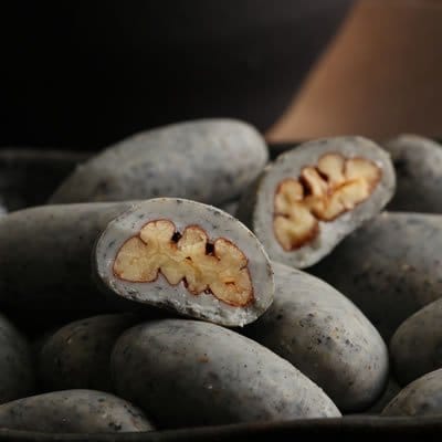 サロンドロワイヤル 黒胡麻ピーカンナッツチョコレート 袋入り 110グラム (x 1)