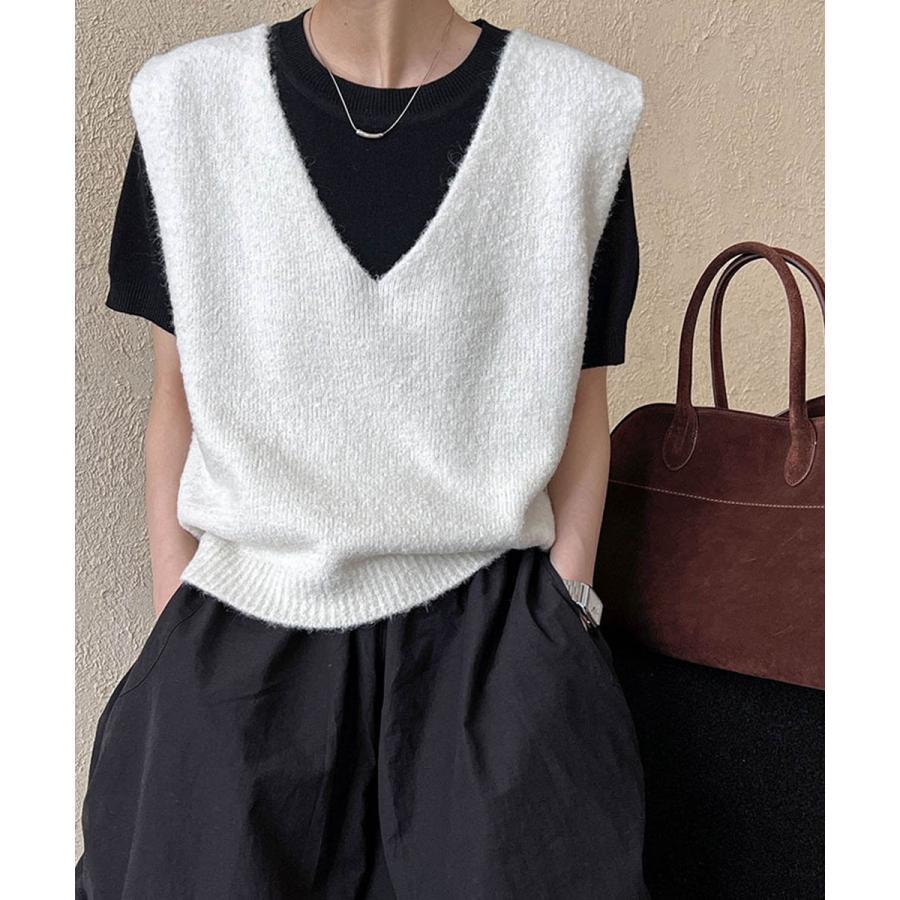 素材：ポリエステル80％+ナイロン20％カラー：ブラック/アイボリー/グレー/ネイビー/ワインレッドサイズ：ワンサイズ着丈:約56cm 肩幅:約41cm 身幅:約49cm 胸囲:約98-140cm裏地：なし伸縮性：あり透け感：なし生産国：中国無地ニットチョッキ 重ね着ニットトップス 体型カバー カジュアル レイヤード服 ベーシックニットジレ 20代30代40代無地のシンプルなデザインで、重ね着しやすいニットベスト。深めのVネックが顔周りをスッキリ見せてくれる大きすぎず、小さすぎない絶妙なサイズ感で大人っぽく上品に様々なアイテムと合わせたレイヤードコーデが楽しめ、ワードローブに欠かせない1枚