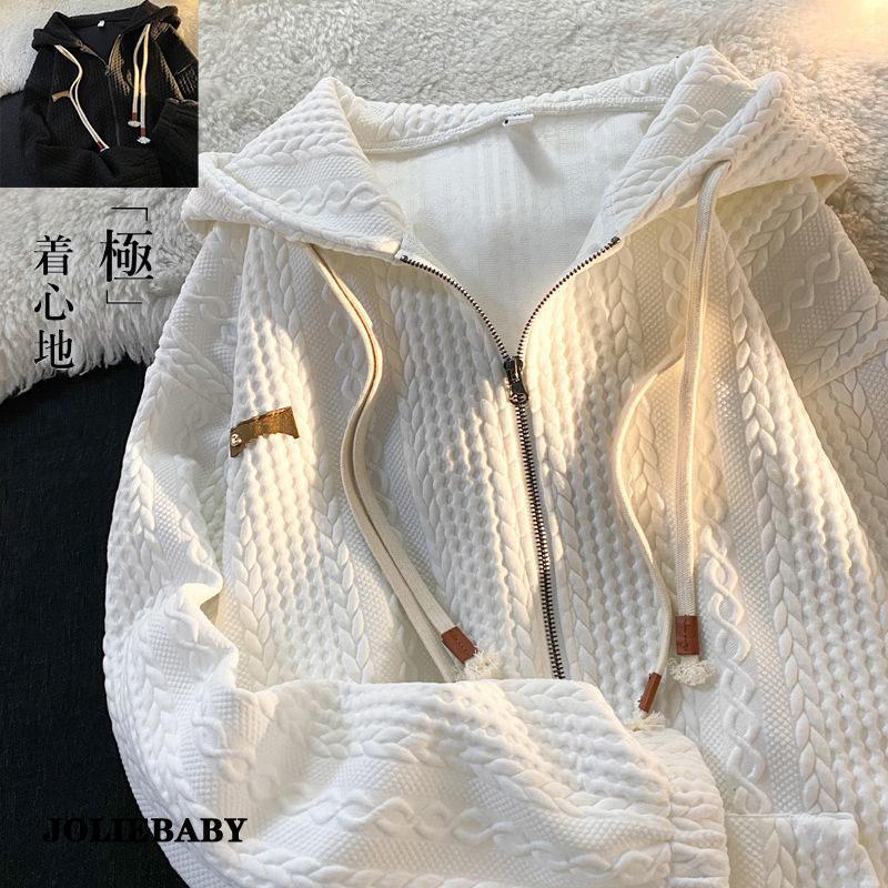 ■商品説明シンプルなデザインで長く使える定番アイテム。パンツにもスカートにも合う丈感でヘビロテ間違いなし！秋から冬のスイッチアイテムにおすすめの1枚。※記載サイズは個体差により多少の誤差が生じる場合がございます。※PC環境や撮影状況などの違いにより実際のお色とは若干異なる場合がございます。※過程による、多少のほつれ、微小な縫製のずれなどがございます。