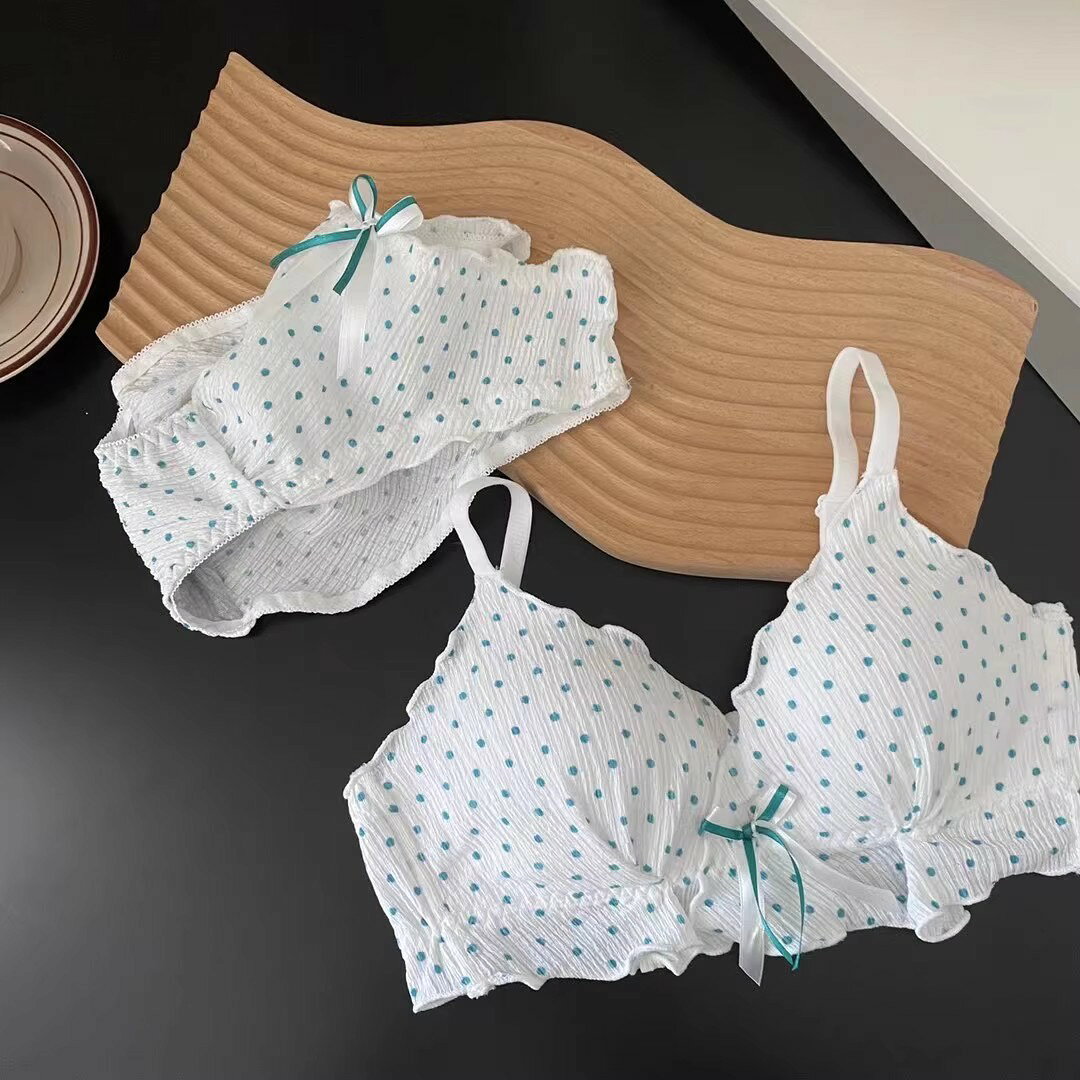ご来店いただいて誠にありがとうございます。 ★セット内容：2点セット ★付属品：なし ★伸縮性：普通 ★厚さ：普通 ★季節：春秋夏冬 ★カラー：写真より　 ★ワイヤー：ない ★素材：ポリエステル、その他 ★サイズ（cm）： S （32/70AB） M （34/75AB） L （36/80AB） XL （38/85AB） 【ご注意】 ★実際に測ったサイズですので、採寸方法により、±2cm誤差が有る場合がございます。 ★商品画像はご覧になるモニターなどの環境によって若干の誤差があります。 ★発送上の状態によって商品がシワになる場合がございます。予めご了承くださいませ。 ★表記している商品以外のものはセットではございません。 ★在庫数の更新は随時行っておりますが、お買い上げいただいた商品が、品切れになってしまうこともございます。あらかじめご了承ください。ご来店いただいて誠にありがとうございます。 ★セット内容：2点セット ★付属品：なし ★伸縮性：普通 ★厚さ：普通 ★季節：春秋夏冬 ★カラー：写真より　 ★ワイヤー：ない ★素材：ポリエステル、その他 ★サイズ（cm）： S （32/70AB） M （34/75AB） L （36/80AB） XL （38/85AB） 【ご注意】 ★実際に測ったサイズですので、採寸方法により、±2cm誤差が有る場合がございます。 ★商品画像はご覧になるモニターなどの環境によって若干の誤差があります。 ★発送上の状態によって商品がシワになる場合がございます。予めご了承くださいませ。 ★表記している商品以外のものはセットではございません。 ★在庫数の更新は随時行っておりますが、お買い上げいただいた商品が、品切れになってしまうこともございます。あらかじめご了承ください。