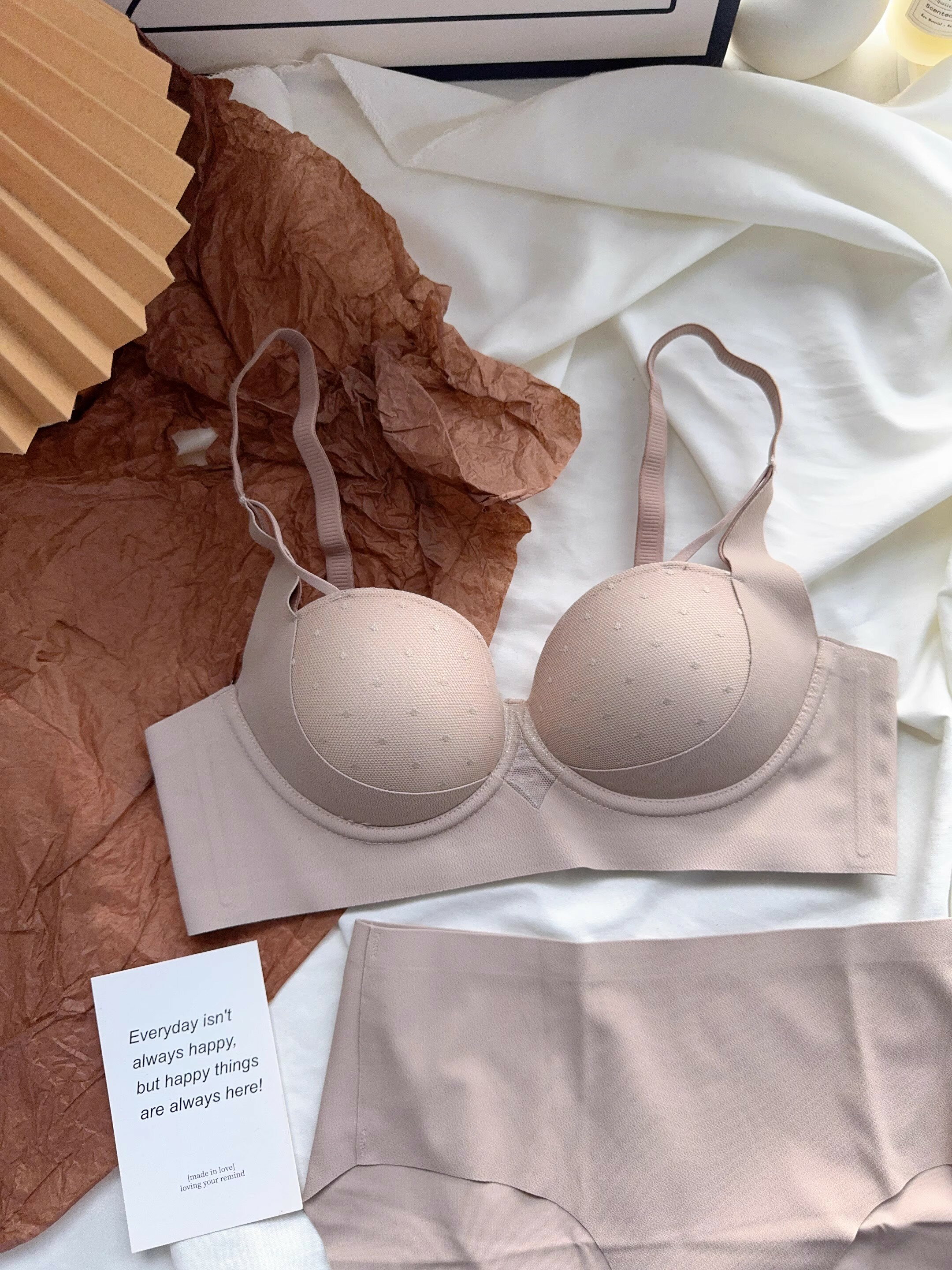 ランジェリー 谷間ブラ インナー ショーツ セクシー ブラジャー 上下セット 小胸 ブラ&ショーツ セット 送料無料 ショーツセット セットアップ 勝負下着 ブラ レースブラセット ブラセット 薄手 bra set 超盛りブラ 学生 レディース 可愛い 少女 通気性 女性 デート 軽い