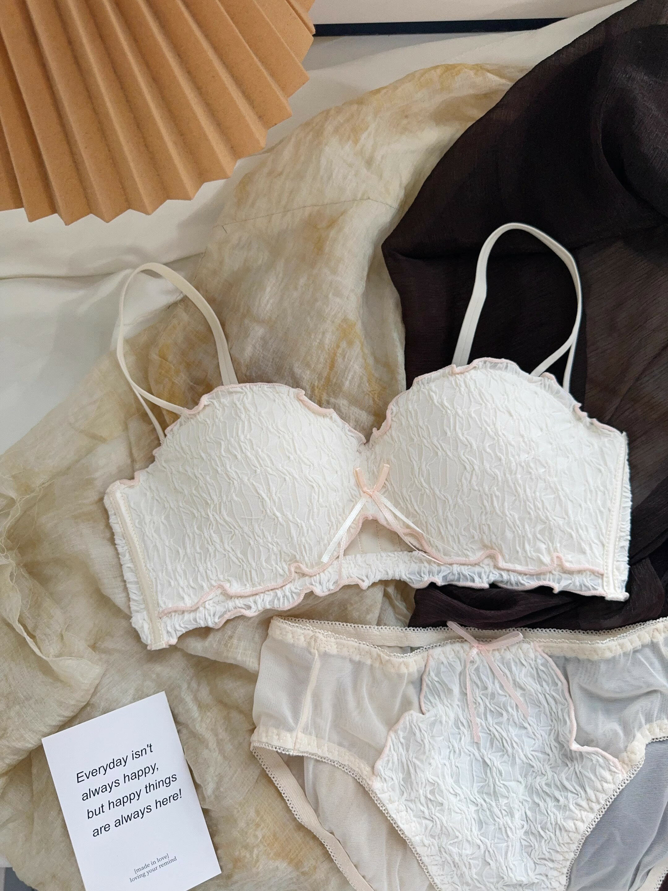 ショーツセットインナー谷間ブラ勝負...