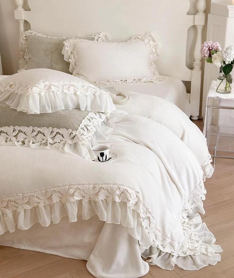 お姫様 ロマンティック 送料無料 布団カバーセット 高級感 花レース ダブル クイーン 秋冬 ふわふわ 暖かい 4点セット 可愛い 結婚祝いプレゼント フランネル 高品質 掛け布団カバー フラットシーツ 枕カバー 寝具カバーセット あったか 防寒対策 静電気防止★激安★セール