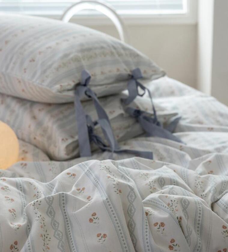 送料無料 布団カバーセット 4点セット ダブル クイーン 北欧 小花柄 可愛い リボン きれいめ 綿100% 通..