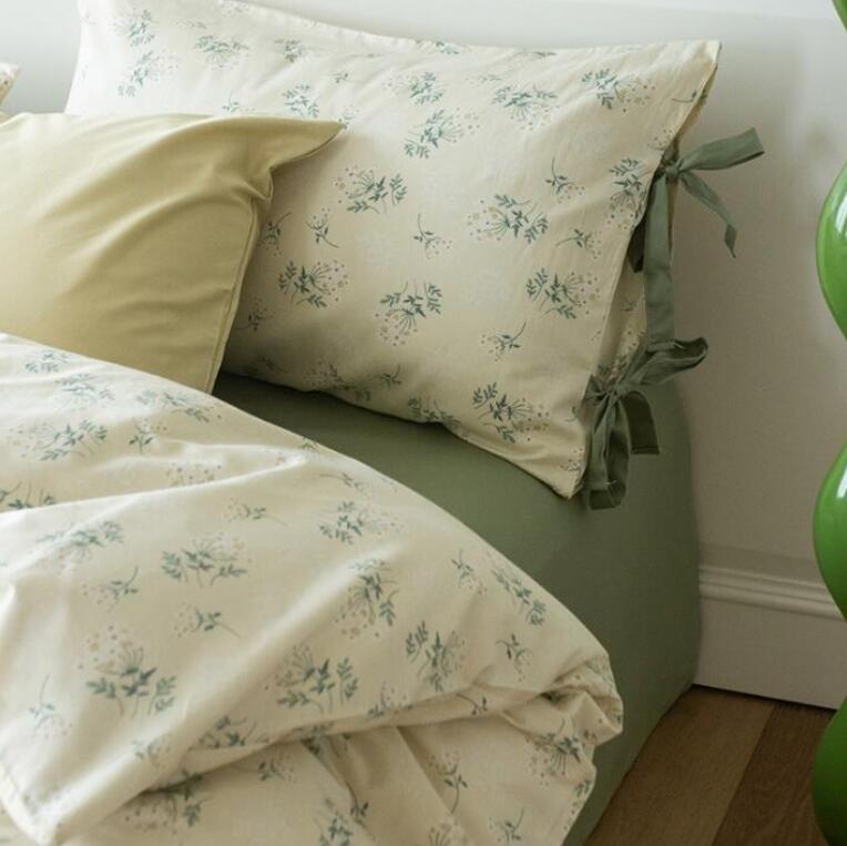 送料無料 布団カバーセット 4点セット ダブル クイーン 小花柄 綿100% ボックスシーツ/フラットシーツ 通気性 柔らかい 可愛い きれいめ 四季通用 寝心地が良い 掛け布団カバー 枕カバー 速乾 防ダニ 寝具カバーセット おしゃれ 丸洗いOK 清新風 シーツセット★激安★セール