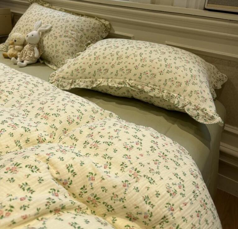 送料無料 布団カバーセット 可愛い 花柄 フリル付き ダブルサイズ ガーゼ 綿100% 柔らかい 肌に優しい 4点セット 大人 子供 韓国風 フラットシーツ 掛け布団カバー 枕カバー 寝心地が良い 通気性 速乾 防ダニ 寝具カバーセット ピロケース 洗濯可 新作★激安★セール