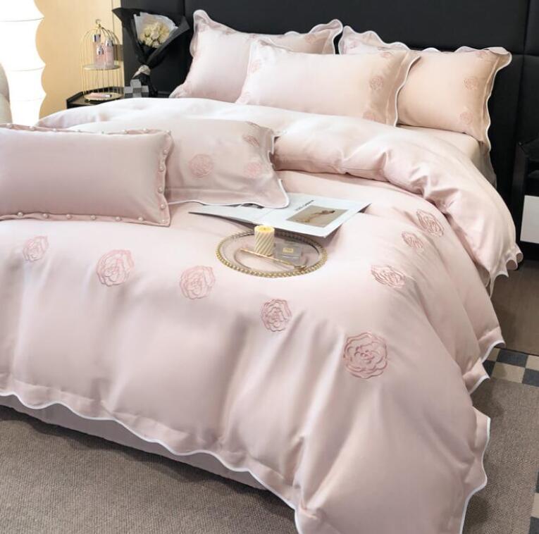 送料無料 布団カバーセット 4点セット 涼感 シルクみたい 花刺繍 高級感 ダブル クイーン 春夏 可愛い 柔らかい ボックスシーツ/フラットシーツ 掛け布団カバー 枕カバー 結婚祝い 通気性 速乾 防ダニ ピロケース 洗濯可 寝具カバーセット おしゃれ 新生活★激安★セール