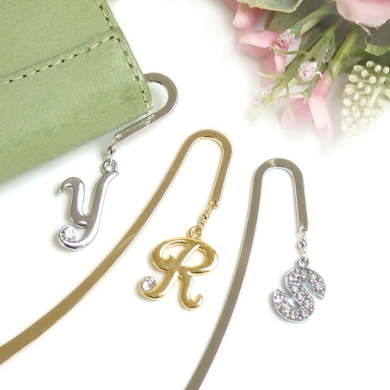 しおり ブックマーカー イニシャル アルファベット 筆記体 ゴシック体 ローマ字 英字 ラインストーン レディース メタル