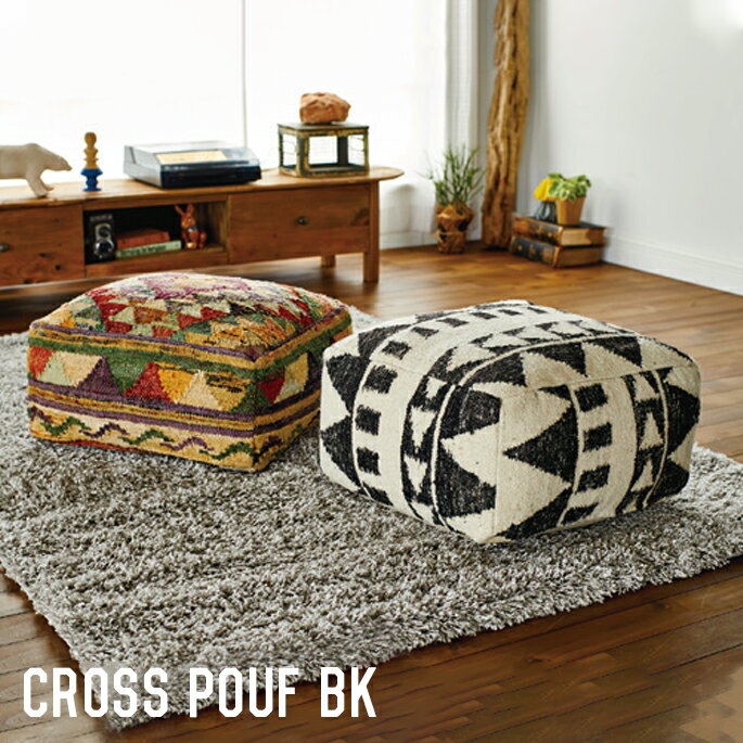 クッション クロス Cross pouf BK チェアクッション SSPF-17-36BK モリヨシ（MORIYOSHI）のクロスプフ、Cross pouf BLACK 50x50cmは個性が光るキリム柄、インド製のクッション。オシャレなミックスカラーに伝統的なネイティブキルト柄です。立体的でポコポコとした独特の織り方と他にはないデザインが特徴的です。ふかふかと気持ちよい座り心地で床生活にもおすすめです。オールシーズン対応でお部屋に置くだけでインテリアのポイントになってくれるアイテムです。こちらはBLACKのページです。 ビカーサ【BICASA】 インテリアメーカー、インテリア専門店、設計事務所などでインテリア業界に携わってきた経験豊富なスタッフ達が運営する家具・インテリアのセレクトショップです。お客様の『新しいインテリアとの出会い』＝『新しい生活の始まり』を全力でサポートします。 モリヨシ（MORIYOSHI）のクロスプフ、Cross pouf BLACK 50x50cmは個性が光るキリム柄、インド製のクッション。スツールやオットマンとしてやちょっとしたテーブル代わりにお使いいただけます。インスタ映え抜群なのでお部屋のアクセントに置いておくだけでお部屋のコーディネートがワンランクアップ！ サイズ 約50×50×25cm 材質 側地/レーヨン50%、ウール30%、綿19%、ポリエステル1% 中材/ポリスチレン 納期 5日から10日程度 送料 送料無料　※北海道・沖縄・離島・一部地域を除く