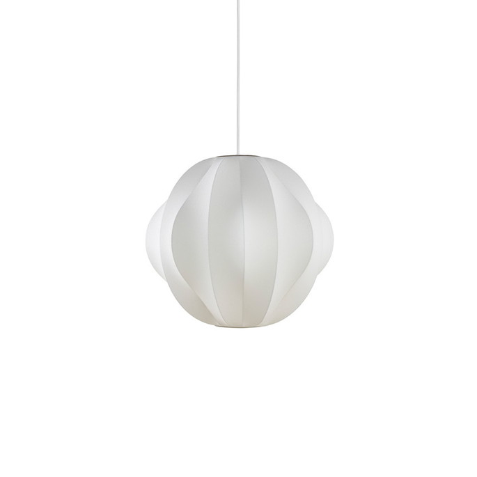 ペンダントライト ネルソン オービット バブル ペンダント M NELSON ORBIT BUBBLE PENDANT M ハーマンミラー HermanMiller ライト 照明 照明器具 天井照明 シンプル ユニーク おしゃれネルソン オービット バブル ペンダント M（NELSON ORBIT BUBBLE PENDANT M）はハーマンミラー（HermanMiller）のペンダントライトです。ニューヨーク近代美術館（MOMA）の永久保存コレクションとなっているバブルランプは1952年ジョージ・ネルソンによりデザインされました。バブルランプの特徴は、シンプルながらもユニークなフォルムから幻想的な光を照らし出す美しさにありますが、その光を生み出すシェード部分は職人が手作業で、細いスチールフレームに特殊なプラスチックをスプレーでコーティングするという、製作開始当時と変わらない工程により作られています。バブルランプはジョージ・ネルソンに最大の国際的な成功をもたらし、今日もその評価は続いています。ハーマンミラー(HermanMiller)20世紀半ばにジョージ・ネルソンやチャールズ＆レイ・イームズといった伝説的なデザイナーとともに今なお高い支持を集める商品群を生み出したブランド。現在もオフィスチェアを中心に様々な革新的な家具を世に送り出しています。ニューヨーク近代美術館（MOMA）の永久保存コレクションとなっているバブルランプは1952年ジョージ・ネルソンによりデザインされました。バブルランプの特徴は、シンプルながらもユニークなフォルムから幻想的な光を照らし出す美しさにありますが、その光を生み出すシェード部分は職人が手作業で、細いスチールフレームに特殊なプラスチックをスプレーでコーティングするという、製作開始当時と変わらない工程により作られています。バブルランプはジョージ・ネルソンに最大の国際的な成功をもたらし、今日もその評価は続いています。サイズO510mm × H405mm材質樹脂 銅ニッケルメッキカラー納期5日から10日程度その他引掛シーリング対応付属品ポイントインナーサイズ収納サイズ送料送料無料　※一部地域を除く