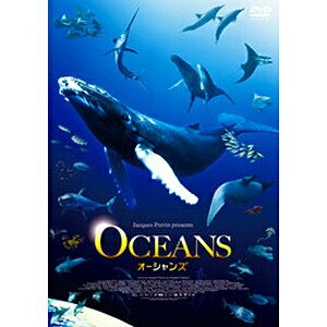 それは、ある少年の一言から始まった「海ってなに？」本作はそんな途方もない問いかけに答えるための人類の挑戦であり、そこで繰り広げられる知られざる奇跡と生命の驚異に出会うための時空を超えた旅である—。回転しながら波間を切り裂くハンドウイルカの大群、強大な吸引力でそこに存在するすべてを飲み込まんとするザトウクジラの捕食、しわくちゃの赤ちゃんを前足で抱くセイウチの愛情、スクリーン一杯に広がる5万匹のコシマガニの脱皮、凶暴なエネルギーを自在に操り船や港を襲う巨大な波、海底の暗闇の中で太古の形状のままで躍動する海獣たち—。そこは、想像さえも呑み込まれる未知の世界。命の原点、感動の頂点へようこそ。