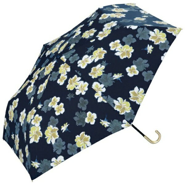 品のあるガーリーテイストのお花柄が魅力的な折りたたみ傘奥行きのあるデザインが派手過ぎず、程よく華やかな印象の折りたたみ雨傘です。落ち着いた色味で描かれたアザレアモチーフの花柄や、華奢なゴールドの持ち手が、大人可愛くも上品さを感じさせてくれます。3段式の骨を採用した折りたたみ傘。ゆとりある袋で収納しやすいスタンダードタイプです。■晴れの日も使える雨傘（晴雨兼用）この製品は雨傘としてお使い頂くことを主としていますが、紫外線防止効果があります。但し、色の濃淡によって紫外線遮蔽率（UVカット率）が異なります。次の数値を目安としてご参照ください。淡色：約80％、濃色：約90％≪開閉方法≫手開き（イージーオープン）仕様。ポキポキ折らずにスムーズに開閉できます。ご使用になる前に製品に付属しているご使用上の注意をお読みください。
