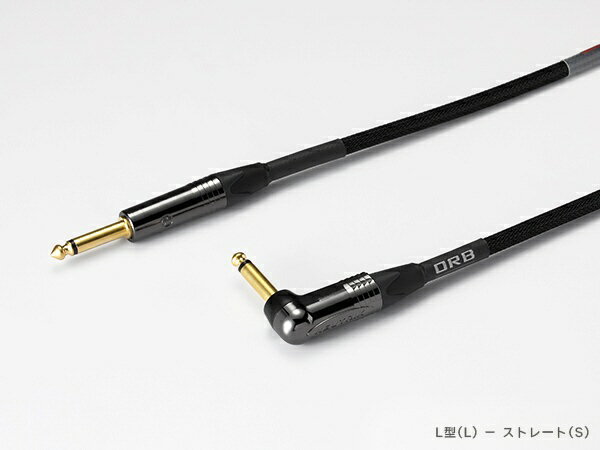 ピュアオーディオメーカーのORBより、PRO用ケーブルの登場です。端子には定評のあるノイトリック社製を使用。ガンメタリックカラーのメッキを施し、剛性アップと共に、傷がつきにくい堅牢かつ美しい外観を手に入れました。ケーブルには産業用機器用途でノウハウを得た、丈夫でノイズ対策を施したピュアオーディオグレードのJ7を採用、さらに質のよいケーブルネットをかけシャープさを増しました。半田に銀半田を使用し、ORB社内でマイスターの資格をもつ者のみが製作を行うなど、無駄の無い伝達のために一切の妥協を排除いたしました。通常モデルの「J7-Phone Pro」のほか、動きのあるステージパフォーマンス時に、ケーブルネットを踏んで滑ってしまうことを防ぐため、見えやすい楽器側にケーブルネットを残し、ルックスの良さを保ちつつ、パフォーマンスのしやすさを向上したパフォーマンス用ケーブル「for Stage Performance」、キーボードやスタジオなど、LRペアでの使用のため、2色（黒・青）のプラグ根元部のブッシングを使用した2本ペアのケーブル「Pair」、Patchケーブルなどもお選びいただけます。ORB J7-Phone Proで、より正確かつクリアな本来の音や声をご体感ください。