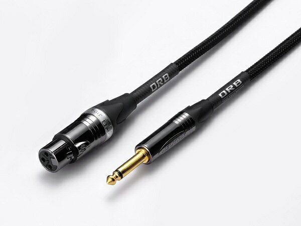 J10-Phone XLR Proはマイスタークラフトマンの資格を持つものにより半田付けが行われ、一本一本丁寧に製作されたプロフェッショナル用ケーブルです。端子にはORBオリジナルカスタムのノイトリック社製金メッキプラグを使用、シェルに硬質黒ニッケル鍍金を施し、剛性を高め振動を防ぐことによる音質向上と共に、傷がつきにくく、美しい深みのあるガンメタリックカラーが上品なルックスを表現します。J10ケーブルは、数値上のテストだけではなく、アーティストの方々による厳しい実使用テストによりサウンドを徹底的に鍛え上げました。高い音質と共に、産業機器のフィールドで鍛えたノウハウを活かし耐久性にも非常に優れています。また、アウターネットにまで妥協なく拘り、美しい外観と共に制振による音質向上を実現しました。音質だけではなく、美しい外観を持ち、マイスタークラフトマンの手によって一本一本丁寧に製作されたORBのケーブルで、本来の美しい音、音楽をお楽しみください。