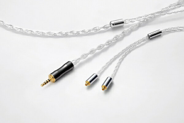 「Celestial force C4 MMCX」は『単結晶純銀導体』、『純銅プラグCINQBES（サンクベス）』それぞれの特徴を最大限に引き出し、これまでにない高い解像度と伸びのある爽快な中高域を兼ね備えた至高のリケーブルです。ケーブルの導体には最高の導電率という特性に加え特有の音の美しさを持つ単結晶純銀線(純度99.996％)を採用。プラグにも高い導電率と安定した通電特性を持つ純銅プラグ「CINQBES(サンクベス)」を使用。外観にも一切の妥協を許さず、プラグボディにORBオリジナルメッキを施し、高級感のある美しい外観に仕上げました。製作はORBマイスタークラフトマンにより1本ずつ丁寧に行われ、線材、部品、技術が高い次元で融合したプレミアムなリケーブルです。抜群の解像度とクリアで美しいサウンドと銀色に輝く美麗な質感をお愉しみください。