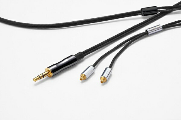 「Clear force Ultimate MMCX for IE」は、ORBのマイスタークラフトマンにより1本ずつ丁寧に製作を行うのはもちろん、ケーブルの導体に高音質で知られるPC-Triple Cを使用したORBオリジナルケーブル「PT4」、ボディにORBオリジナルメッキを施した純銅プラグ「CINQBES（サンクベス）」、LightningタイプにはApple純正品のLightning端子を使用し、ボディシェルには専用設計をした真鍮製のオリジナルシェルなど厳選しました。驚くべき高い解像度と豊かな音楽性、かつてない伸びのあるクリアな音を実現したリファレンスモデルとなるUltimate(究極)なケーブルです。