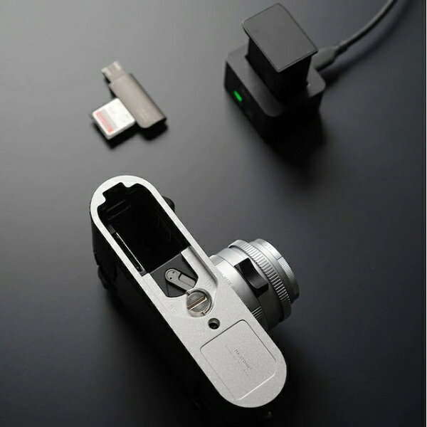 Mr.Stone｜ミスターストーン 【受注生産】Mr.Stone LEICA M11 専用本革ボディケース グリップ付 クラシック　ブライトイエロー