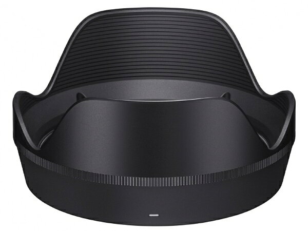 SIGMAレンズ 28-45mm F1.8 DG DN (Art) 専用の花形フード。ロック機構付きなので、確実な装着が可能です。