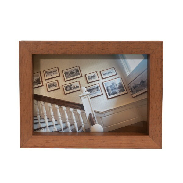 ・奥行きのあるフレームで写真に立体感が出ます・立体物も飾れます・前面板アクリル(UVカット)・吊金具付き