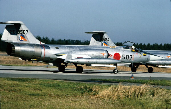 Rakuten - プラッツ｜PLATZ 1/48 航空自衛隊 F-104J スターファイター「栄光」 戦競 1980 第205飛行隊