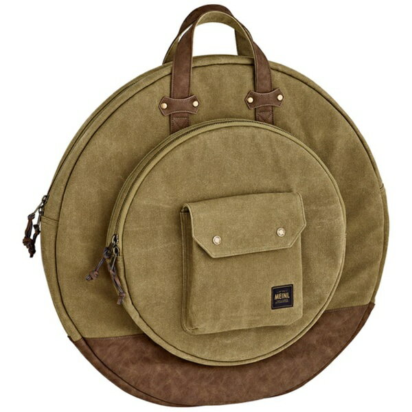 シンバルバッグは、メインコンパートメントは22インチシンバルを収納可能なサイズで、2枚のシンバルディバイダーが入っており、底面外部はレザーレットによって補強されています。フロントコンパートメントは15インチシンバルまで収納可能で、シンバルディバイダーが1枚入っています。スナップ式の外側ポケットへはアクセサリーやツールを収納できます。キャリーストラップはバックパック式を採用しています。