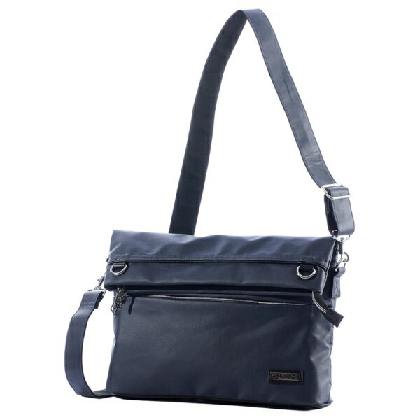 ■メインルーム後ろからも前からも開閉可能なジッパーファスナーを採用。荷物をさっと取り出す事が出来ます。マグネットボタンを上に開けるとA4サイズ収納可能になります。仕切りポケット付属で小物の収納に便利です。■サイドルーム背面にマグネットスナップ式の仕切りを装備。雑誌をさっと取り出す事が出来ます。■裏地ブランドロゴACTLOGを裏地に展開しました。■付属品ショルダーベルト付属。