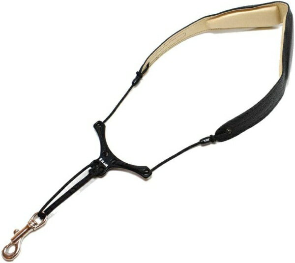 ■BIRD STRAP for Saxophone今までにない機能性と、さらに自由自在にカスタマイズが可能になったサックス用バードストラップ機能性はそのままに、さらにスタイリッシュに、さらに吹奏感を向上させました・革パッドの変更点パッド全体を長くして鎖骨にブレードクリンチが当たることを防ぎました。・V型プレートの変更点限界までシェイプさせて軽量化を図るとともによりスマートになりました。革パッド上質な革製の高級感のあるパッドを採用。首への負担を少なくする形状とフィット感を追求。写真のスタンダード・ロングの他に一回り小さく細身のスリム・ロングをラインナップ。ブレードクリンチ留めネジでブレード(紐)をがっちりと固定、付属の専用レンチ1本で分解と組み立てが簡単にできるオリジナル紐留め金具。V型プレートV型プレートで首元の圧迫を防ぎ、アルミ製のスタンダード・スマートとワイド・スマートの2種類に加えて、プラスティック製もラインナップ。フックスナップフックにはフックリングの摩耗対策にビニール製のチューブを標準装備。アルミ製のV型プレートとフックにはDCTV処理を施し、強度と音響性を向上させています。色:スタンダードパッドサイズ:Lタイプ:スタンダードプレート