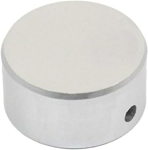 ■TRUE DYNA エフェクタースイッチハット EFSH-01THE EFFECTOR FOOTSWITCH HAT は一般的なエフェクターやスイッチャーに用いられるフットスイッチの先端に取り付けて踏みやすくすると同時に、複数のカラーで色分けすることで、視覚的にも見やすく、踏み間違えをしない様サポートします。取付けの際は工具など必要なく、上から押し込むだけで取り付けできます。●内部構造フットスイッチの内部にゴムワッシャーが組み込まれています。フットスイッチの先端部分にしっかりと押し込んでください。脱着を繰り返し行うと内部のゴムワッシャーが磨耗し、緩みが生じる場合があります。側面に脱着時の空気圧調整用の穴が開いています。SIZE:24mm x 12mm / 内部径:10mm