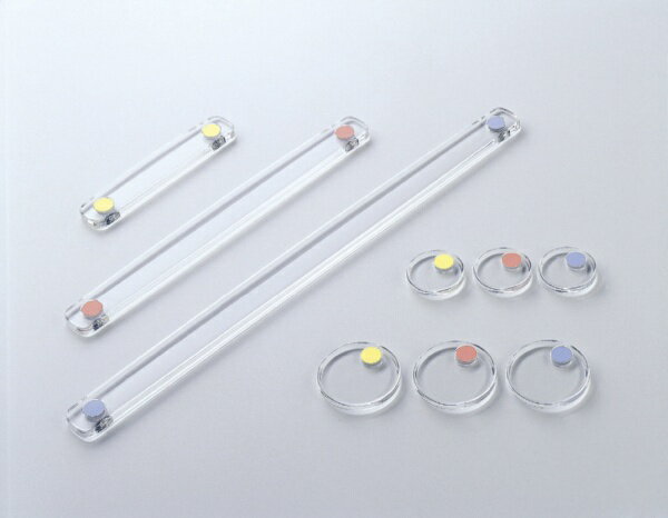 ●あらゆる使用場面に映えるクリヤーで美しいマグネット。●本体が透明なので、押えたところを隠しにくくなっています。●材質：本体／アクリル、マグネット／ネオジウム