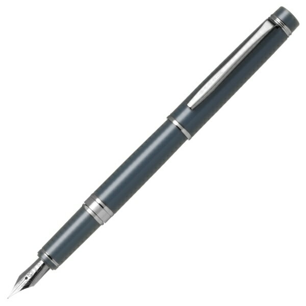 ・本体サイズH：136mm　W：14.7mm　D：11.6mm　最大径：11.6mm　・方式：落込み嵌合方式　・色柄：グレイッシュブルー　・ペン種：中字　・カートリッジインキ黒1本付き