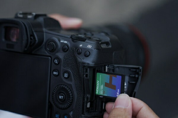 【新品/取寄品/代引不可】CFexpress Type B メモリーカード 960GB CEB-G960T