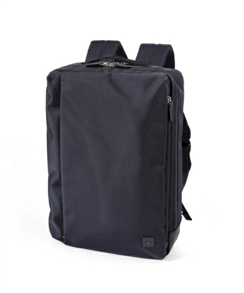 軽量・撥水・高機能なPC対応のビズリュックシリーズ。本体素材には、撥水性のあるツイル織ポリエステルを使用しています。また、開閉部分には撥水加工のコイルファスナー、底部分には合成皮革を組み合わせました。本体構造は2ルーム+前ポケット仕様で、背面ルームはクッション材入りのPC対応です。13〜14インチのパソコンが収納できます。メインルームには、ガジェット付属品などの小物も収納しやすいゴムポケットを装備。ペットボトルや小物が収納できる前ファスナーポケットなど、分類収納にも優れています。本体サイズ：W28×H39×D12cm