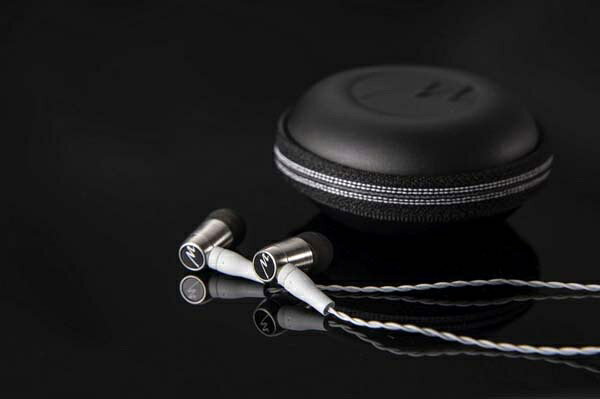 楽天ビック(ビックカメラ×楽天)の【エントリーで最大2万ポイント当たる｜8/23まで】 Mother Audio｜マザーオーディオ イヤホン カナル型 ME3 [カナル型 /φ3.5mm ミニプラグ]｜アングル2