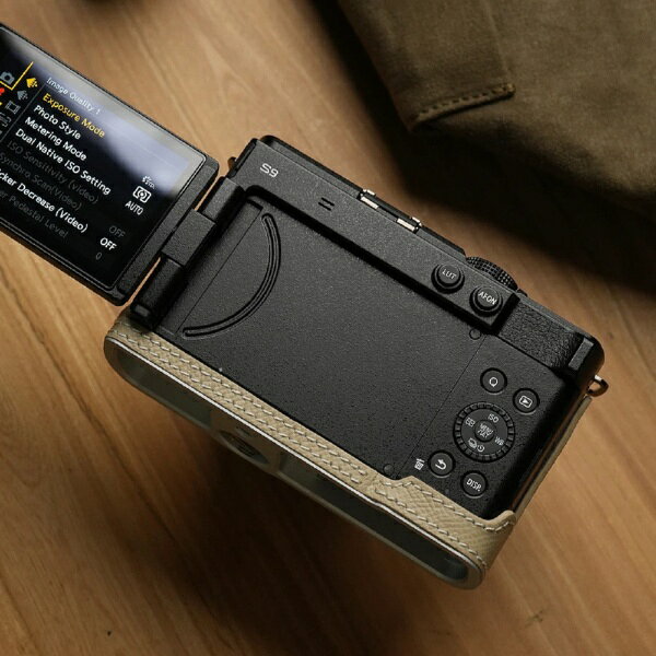 Mr.Stone｜ミスターストーン 【受注生産】Panasonic LUMIX S9用 本革ケース　クラシック　メタルグリップ付　ビビッドイエロー Mr.Stone
