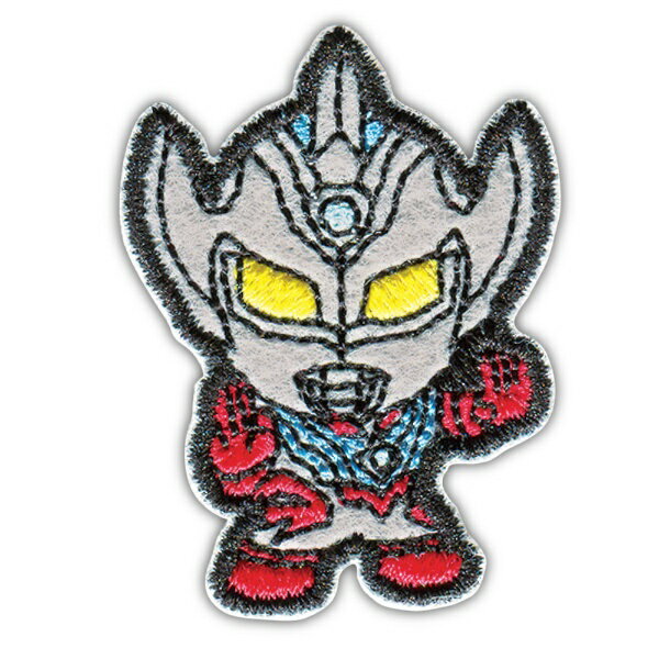 ウルトラマンのワッペンです。どこにでも貼れるシール・アイロン両用タイプです。■約 幅 3.1×約 縦 4.2 （cm）