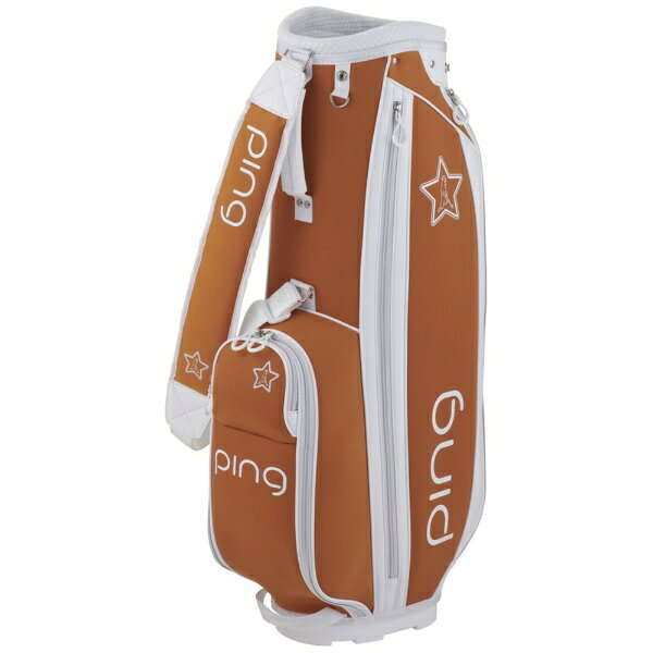 カジュアルエントリーモデルのキャディバッグトレンドの本体カラーにシンプルで目立ち過ぎないロゴ配置でスターターが手に取りやすいデザイン感。シルバーファスナーが女性らしい華やかさを演出。ラウンド中に小物の出し入れがしやすいように、正面ポケット外側に小さな立体ポケットを配置。正面ポケット内側に、日焼け止めや制汗スプレーなどラウンド中に使用したい小物を入れることのできる差し込みポケット付き。ハリのあるポリエステル素材と光沢感のあるPU素材の組合せ。