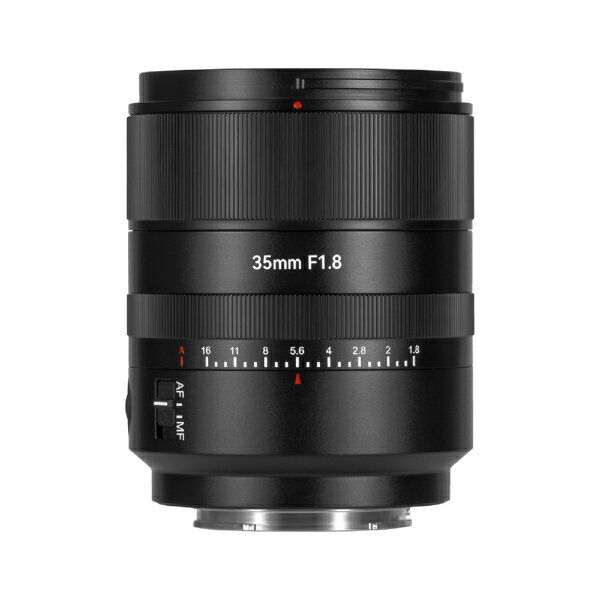 [35mmの自然な視野と、F1.8の明るさであらゆるシーンに対応] 標準画角35mmに開放F値1.8の明るさを備えた本レンズは、自然な遠近感と高い描写力で、日常のスナップから夜景まで幅広い撮影に対応。暗所でも光を取り込みノイズやブレを抑えるほか、繊細なボケ味で写真に奥行きをもたらします。 [瞬間を逃さず捉えるAF性能] ステッピングモーター（STM）を搭載し、静かでスムーズなオートフォーカスを実現。瞳AFや顔認識機能に対応し、動きのある被写体やわずかな表情変化を逃さず、素早く正確に捉えます。ポートレートやスナップ、動画撮影でも活躍します。 [高度な光学設計] 非球面レンズとEDレンズを組み合わせた8群11枚の光学設計により、色収差や歪曲を抑制し、細部までクリアな描写を実現します。高画素センサーを搭載したフルサイズカメラにも対応できる解像力を備えています。 [操作性を高める鏡筒デザイン] 堅牢な金属鏡筒にAF/MF切替スイッチとFnカスタムボタンを搭載し、状況に応じた迅速かつ直感的な操作が可能です。クリックレスの無段階絞りリングを採用し、動画撮影時でも静かで滑らかな露出調整が行えます。 [ファームウェアアップデート対応] マウント面にUSB Type-C端子を搭載。ケーブルでPCと接続することでファームウェアアップデートが可能です。※Windows、Mac対応。Macの場合はPC側でファームウェアのバージョン確認ができない為、バージョン確認はカメラ側でご確認ください。 ■仕様 ・対応マウント：ソニーE ・対応撮像画面サイズ：35mmフルサイズ ・焦点距離 : 35mm ・レンズ構成 : 8群11枚 （ASPH非球面レンズ2枚、EDレンズ1枚、高屈折レンズ2枚） ・フォーカス：AF（オートフォーカス） ・絞り：F1.8-F16 ・絞り羽根：11枚 ・最短撮影距離：0.4m ・フィルター径：62mm ・サイズ：約Φ72×89mm(マウント部除く) ・質量：約421g ・付属品：レンズフード、前後キャップ、USBケーブル ・メーカー保証：2年間(自然故障が対象)　 ■注意事項 ・非対応の機種につきましては、今後のファームウェア更新で対応となる場合がございます。 ・合焦速度や精度などは、カメラ本体の AF 性能に依存します。 ・すべての撮影機能、およびすべての対応機材が使用できることを保証するものではございません。 ・カメラやレンズのご購入時のファームウェアバージョンにより、動作不良が発生する場合があります。互換性を向上させるめ、レンズのファームウェアの更新をお待ちください。 ・レンズの取り付け・取り外しは、カメラ本体の電源を「OFF」にしてから行ってください。 ・生産ロットにより、お届けする商品が商品情報と一部異なる場合がございます。