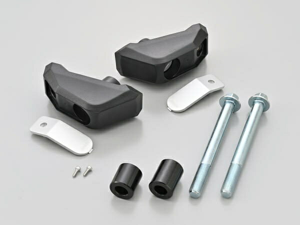 ●設定車種にボルトオン設計樹脂製パッドが転倒時のダメージを吸収し、マシンへのダメージを緩和。流線形パッドとアルミプレートの組み合わせで機能とドレスアップ効果を両立します。【HONDA】車種：CB1000 HORNET年式型式：2025＜CB1000S_SC86＞車種：CB1000 HORNET SP年式型式：2025＜CB1000SPS_SC86＞ 【注意事項】※本商品は軽度の転倒時における、エンジンや車体へのダメージを軽減する目的の商品となります。転倒時の傷やカウル類の割れなどを保護するものではございません。また転倒時の状況によっては、未装着時よりダメージが大きくなる場合やダメージを軽減できない場合もございます。あらかじめご了承ください。※本商品の本体は、一定以上の衝撃を受けると、衝撃を緩和するために本体が破損（ボルト固定部周辺）するよう設計されております。破損した場合は新しいスライダーに交換してください。■材質・素材：「スライダー本体」 PA66GF15、「スペーサー - アルミ（ブラックアルマイト）」、「ボルト」スチール■備考：パイプエンジンガード（62415）との同時装着可能。