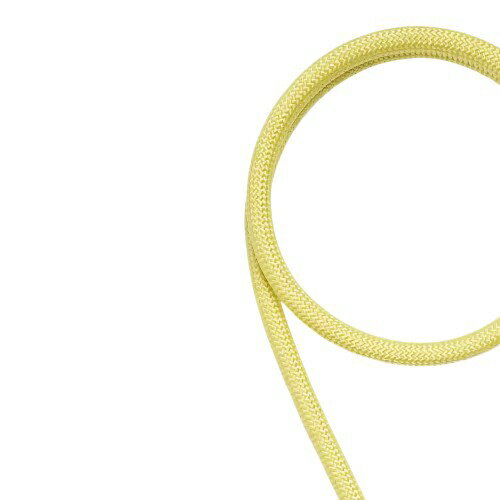 カメラの肩掛け用ロープストラップです。105cmから130cmまで長さの調節ができます。■商品詳細ソリッドカラー（単色）のカメラ用ロープストラップです。105cmから130cmまで長さ調節が可能です。プロ仕様の登山ロープは、高い強度と安全性を備えていますが、その密度の高さゆえに硬く、ショルダーストラップとしての快適性には課題があります。MR.STONEは用途の異なる登山ロープを比較し、数多くのメーカーを訪問し、理想の素材を探し続けました。最終的に自らロープ構造と編みの原理を学び直し、強度・耐久性・柔軟性のすべてを兼ね備えた新しいロープを開発することにしました。その結果、8ヶ月にわたる試行錯誤の末、美しさ・堅牢さ・快適さのバランスを徹底的に追求し、これまでにない使用感とデザインを両立したストラップが誕生しました。登山ロープの持つタフさと、洗練されたルックスを融合させた、全く新しいカメラ用の肩掛け用ロープストラップです。ストラップ部分は高強度ファイバーロープで、ロープの先端は牛革を手縫いで覆っています。カメラ本体には主に丸カンで取り付けます。丸カンの裏側にレザータブが付いていますので、カメラのボディーを傷つけません。ストラップ全長：約105〜130cmストラップ厚み（直径）：約9.5mm