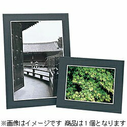 ■入れたい額縁のサイズに合わせて外側をカットすることも可能です。■マットの厚さ2mm、外寸法はアルミ額『モンターニュ』、『セシリア』、『AG-01』、木製額『ラノック』に入るサイズになっています。