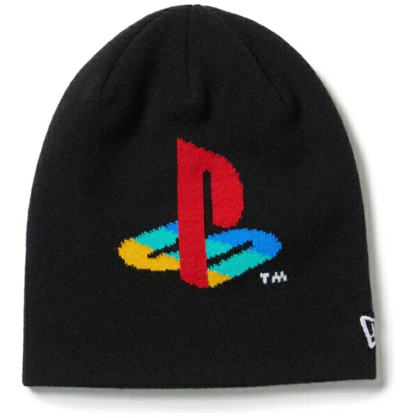ゲームブランド「PlayStation」との初めてのコラボレーションコレクション1994年12月に初代機が発売されるやいなや、瞬く間にヒットし、30年以上経った今でも世界中で愛され続けているゲームブランド「PlayStation」。誰もが目にしたことのあるPlayStationのロゴや、コントローラーのマークをフィーチャーしたアートワークはもちろん、架空のeスポーツチームのユニフォームをイメージしたデザインなど、見ているだけで思わず気分が高揚するようなヘッドウェア、アパレル、ポーチやバッグなど、幅広いバリエーションのアイテムを展開。定番のベーシックビーニー