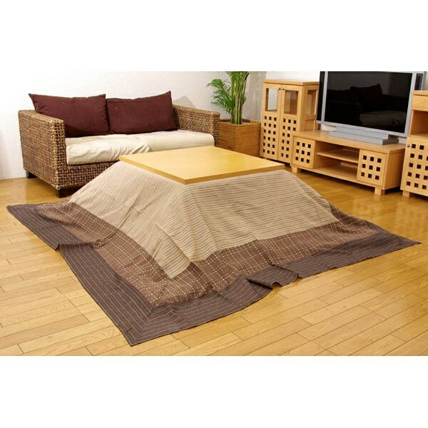 こたつの上掛けにぴったりなマルチカバーです。べとつかずサラッとした肌触りのしじらを使用しています。こたつの上掛け、テーブルクロス、ソファーカバーなどいろいろな場面で活躍できる一品です。洗濯機で洗えるので清潔にご使用できます。※本商品はファス...