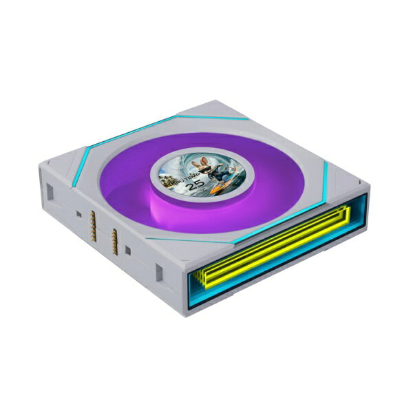 「UNI FAN SL-INF FLEX 120」シリーズは、ARGBモデル と LCDディスプレイモデルの2種があり、それぞれにブラック/ホワイト、標準ブレード/リバースブレード、シングルパック/トリプルパックの合計16製品がラインナップされています。多層構造による奥行き感のあるライティングと、サイドまで美しく広がるイルミネーションがシステム全体を印象的に演出します。さらに、デイジーチェーン設計による優れたケーブルマネージメントと高い冷却性能を兼ね備え、美しさと実用性を追求するPCビルドに最適なケースファンです。■デイジーチェーン接続による優れたケーブルマネージメント「UNI FAN SL-INF FLEX 120」は、ファンをデイジーチェーン接続させ結合部分から電力とARGB信号を伝達させることで、煩雑なケーブルマネージメント抜きに複数のファンを設置できます。■幻想的な照明効果をもたらすインフィニティミラー「UNI FAN SL-INF FLEX 120」は、それぞれ独立してコントロールできる3つの照明ゾーンを備えており、各ゾーンが独自の視覚効果を生み出します。センター部分とフレーム側面に仕込まれた「インフィニティミラー」がLEDからの光を繰り返し反射して、サイズを超えた奥行きのある幻想的な照明効果をもたらします。これらの照明ゾーンを存分に使いこなすことによって、あらゆる角度から映えるフルレンジのRGBショーケースを演出できるでしょう。■「UNI FAN SL-INF FLEX 120トリプルパック」モデルに付属「L-Wirelessコントローラー」と「L-Connect 3」による統合管理により イルミネーションなどをシームレスにコントロール「L-Wirelessコントローラー」をマザーボードに接続し、2.4GHz信号をファンに送信することで、「UNI FAN SL-INF FLEX」シリーズのイルミネーション効果やファン速度をワイヤレスで制御することができます。これによりケーブルの数を最小限に抑え、マザーボード上のUSB 2.0ポートを占有することなくケーブルマネージメントを簡素化できます。「L-Wirelessコントローラー」は1台のコントローラーで最大10グループの対応デバイスを統合制御できます。「STRIMER」シリーズや「HYDROSHIFT II」シリーズなどUNI FAN Wireless V2のすべての製品と互換性があり、さらに今後のアップデートによって対応製品が追加される予定です。■「UNI FAN SL-INF LCD FLEX」モデル1.8インチLCDディスプレイ搭載モデルを用意「UNI FAN SL-INF LCD FLEX」には、解像度400 x 400ドットの1.8インチLCDディスプレイが搭載されています。「 L-Connect 3」ソフトウェアとのシームレスな統合により、ユーザーは好みのコンテンツを表示するよう柔軟にディスプレイをカスタマイズでき、高度にパーソナライズされた体験を得られるでしょう。