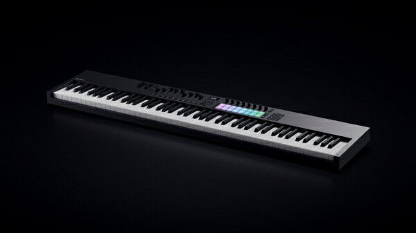 Launchkey 88は、音楽制作の創造性を解き放つさまざまな機能を内蔵したクリエイティブなMIDIキーボードです。セミウェイテッドウォーターフォール型鍵盤や16個のポリアフタータッチ対応パッド、DAWとの密接な連携を実現するために考え抜かれた各コントロールのレイアウトなど、すべてが音楽制作やパフォーマンスに集中できるよう注意深く設計されています。インストゥルメントやドラムの演奏、クリップやシーンのローンチ、DAWミキサーやデバイス、エフェクトの素早いコントロールが可能です。カスタマイズ可能な独自のアルペジエーター、素早く曲作りが行える3つのコードモード、常に音階に合わせて演奏できるスケールモード、演奏中のコードを有機ELディスプレイに表示するコードディテクターも搭載しています。 セットアップ不要でDAWを自由自在に操作 Ableton Live、Cubase、Logic Pro、FL Studio、Reaper、Reason、Bitwig、Ardourなどの主要なDAWをセットアップ不要ですぐにコントロール可能。 ノブとフェーダーで直感的にコントロール 8つのエンコーダーと9つのフェーダーで、DAWのミキサー、バーチャル・インストゥルメント、エフェクトを素早くコントロール。自分好みにカスタマイズすることも可能。 フルレンジのセミウェイテッド88鍵 演奏しやすく、感性を刺激する88鍵セミウェイテッドウォーターフォール型鍵盤を搭載 。ハイクオリティな演奏をあなたに。 ドラムやインストゥルメントを表現豊かに演奏 16個のポリアフタータッチ対応ベロシティセンシティブ・パッドで、ドラムやインストゥルメントを表現豊かに演奏。クリップのローンチ、グリッドの操作もこの一台で可能。 コードを簡単に生み出してサクサク作曲 アルペジエーターや3つのコードモード（固定コード、ユーザーコード、コードマップ）を備え、音楽理論の知識がなくても、感覚的に作曲が可能。 音階キープで誰でも思いのままに演奏 スケールモードでは、選択した音階から外れずに演奏できるため、誰でも音階に基づいた演奏が可能。また、コードディテクターが演奏中のコード名を表示し、コード学習をサポート。 鍵盤の分割／レイヤー化 Splitは鍵盤を2つの独立したゾーンに分割。Layerは2つのMIDIチャンネルを同じ鍵盤から同時にトリガー可能。 ハードウェアやiOSをコントロール フルサイズのMIDI出力ポートを備え、シンセやその他のMIDI機器と連携。USB-C経由でiPhoneやiPadとの使用も可能。 カスタマイズも超簡単 柔軟なカスタマイズ機能を備え、専用のソフトウェアで簡単にMIDIパラメーターをパッドやノブにマッピング可能。 NKSに対応 NKS（Native Kontrol Standard）に対応し、Native InstrumentsのソフトウェアとNovationハードウェアをシームレスに連携します。 プロ品質の付属ソフトウェア Ableton Live LiteやCubase LEのほか、Komplete 15 Selectなどプロ品質のバーチャル・インストゥルメントやプラグイン・エフェクトが付属。