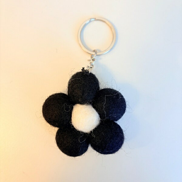 JERRY｜ジェリー Pom Pom Flower Keyring Round Black ポンポンフラワーキーリング ラウンド ブラック FELTY FLT-217657